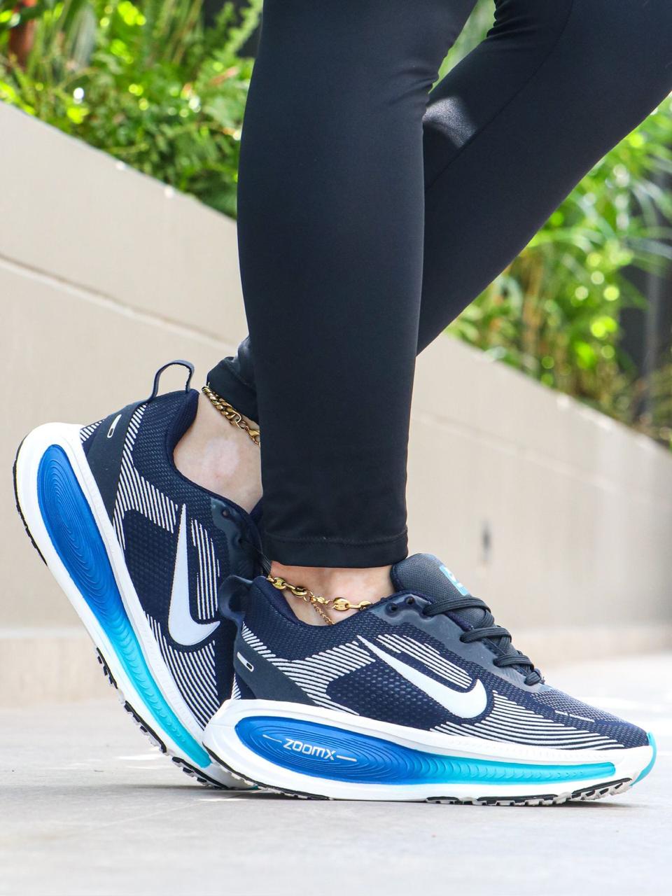 NIKE RUN VOMERO 18