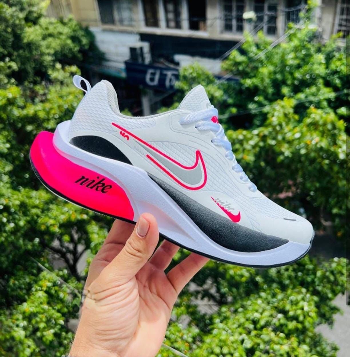 NIKE BOUNCE DAMA
