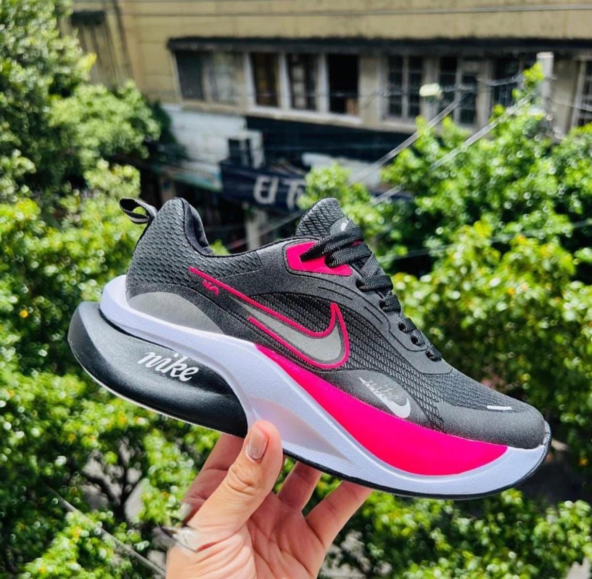 NIKE BOUNCE DAMA